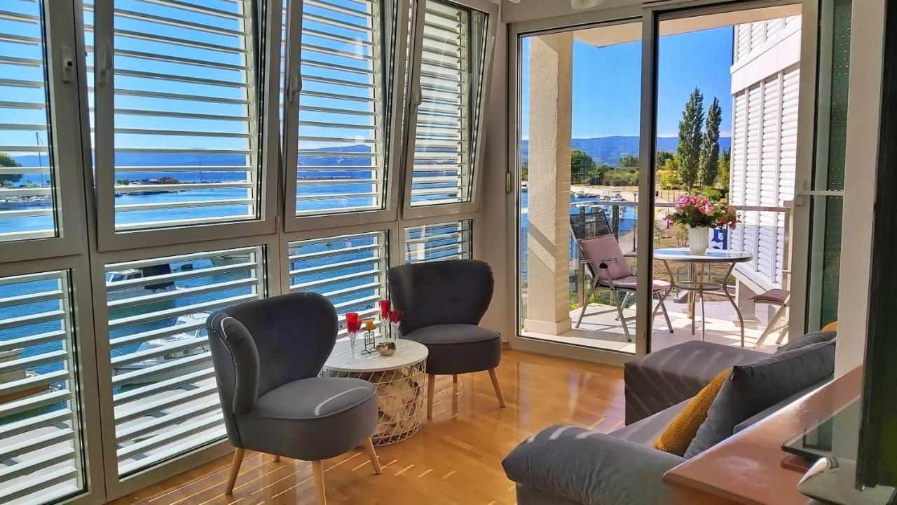 Apartment Lora Омиш Экстерьер фото