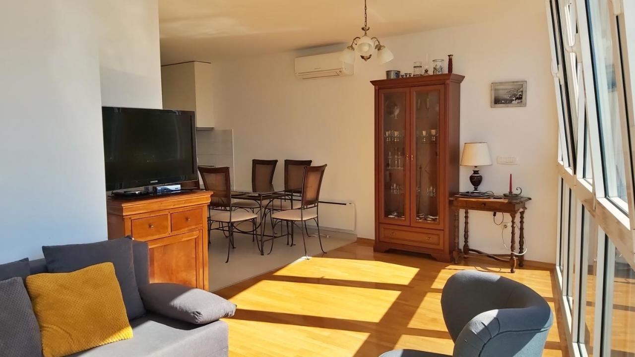 Apartment Lora Омиш Экстерьер фото