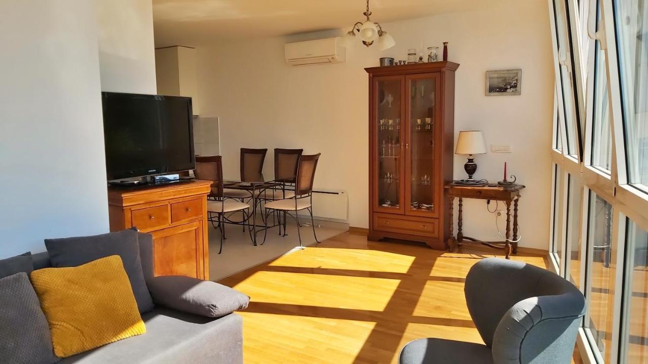 Apartment Lora Омиш Экстерьер фото