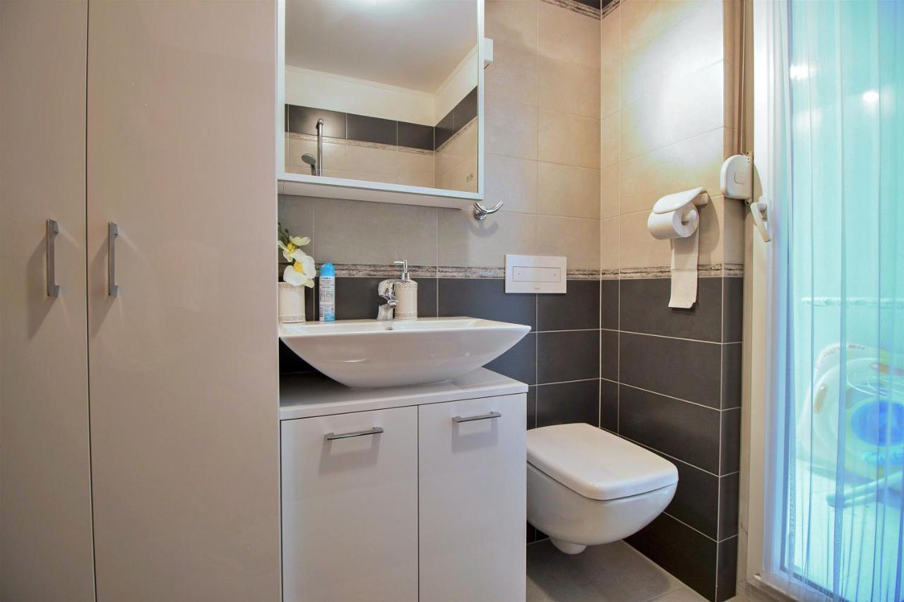 Apartment Lora Омиш Экстерьер фото