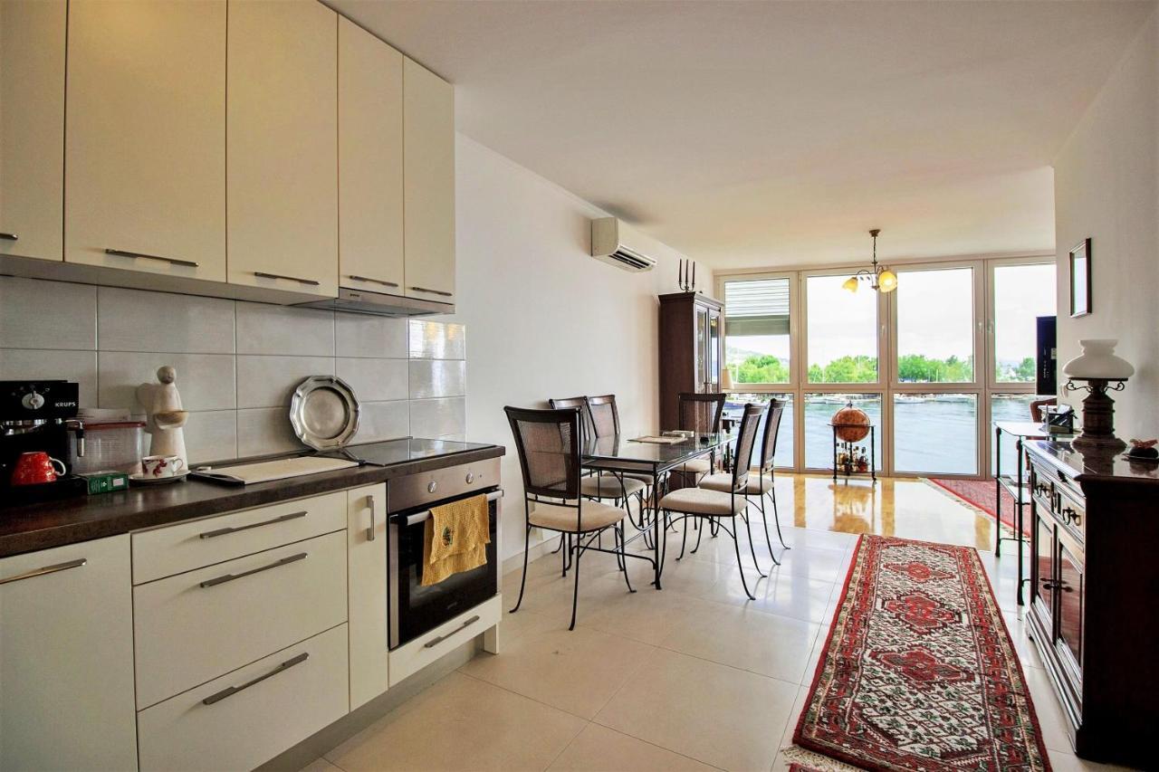Apartment Lora Омиш Экстерьер фото
